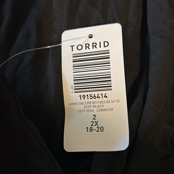 NWT Super Soft by Torrid Favorite Tunic Vneck Side Slit Deep Black Short Sleeve - Picture 4 of 7